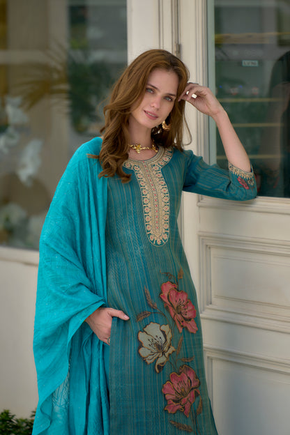 Elevate your ethnic wardrobe with this beautifully designed kurta set
