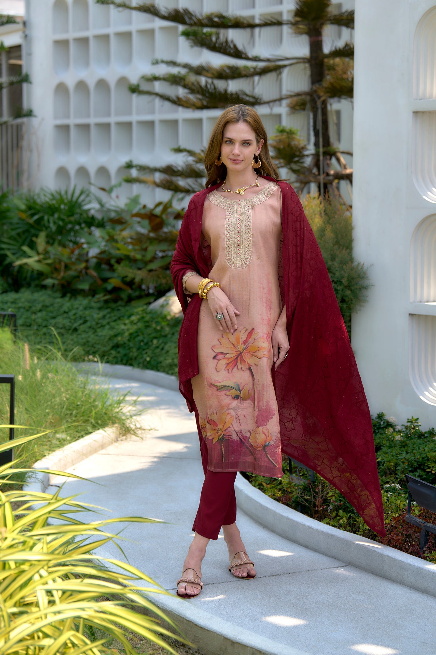Elevate your ethnic wardrobe with this beautifully designed kurta set