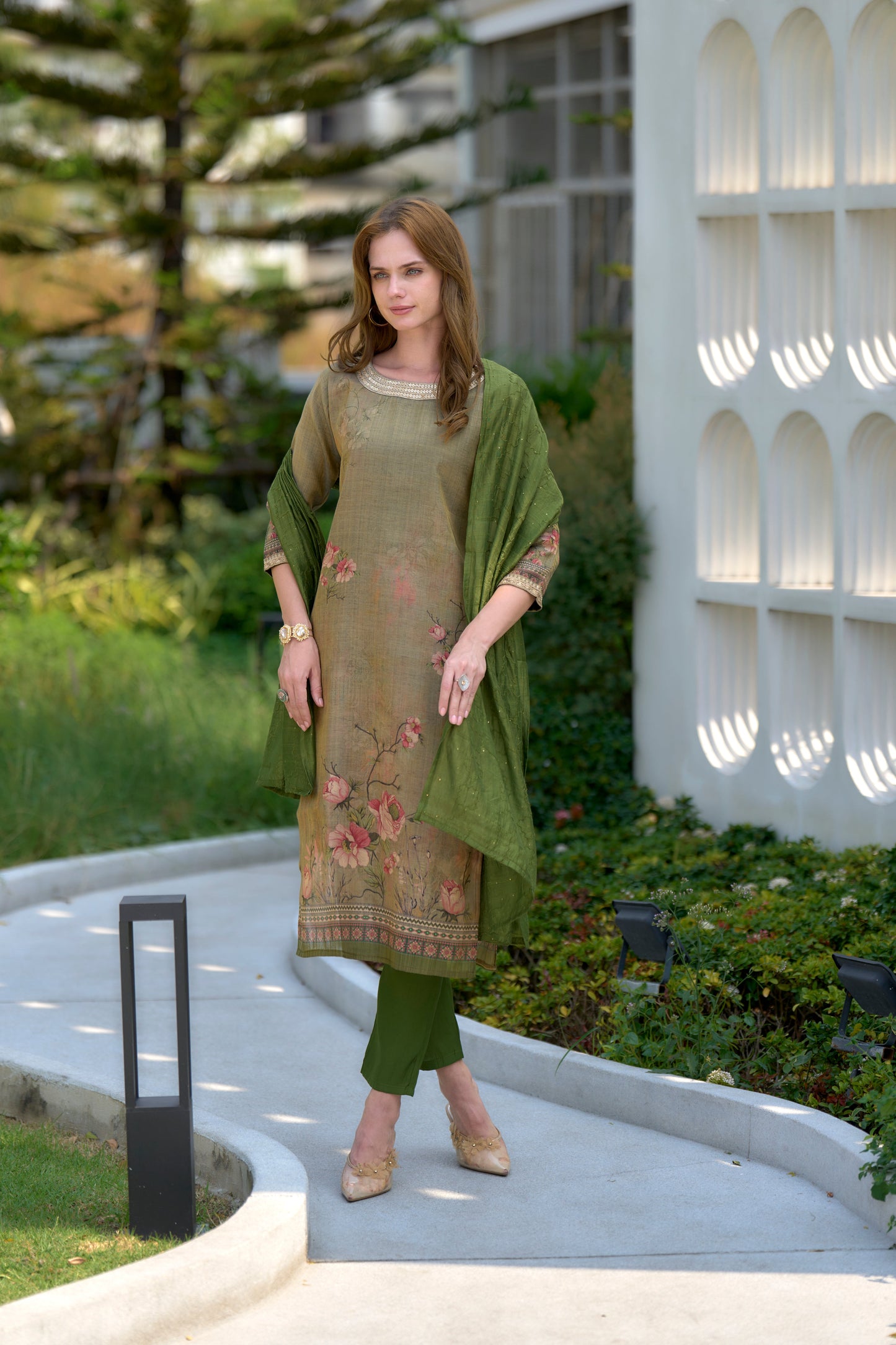 Elevate your ethnic wardrobe with this beautifully designed kurta set
