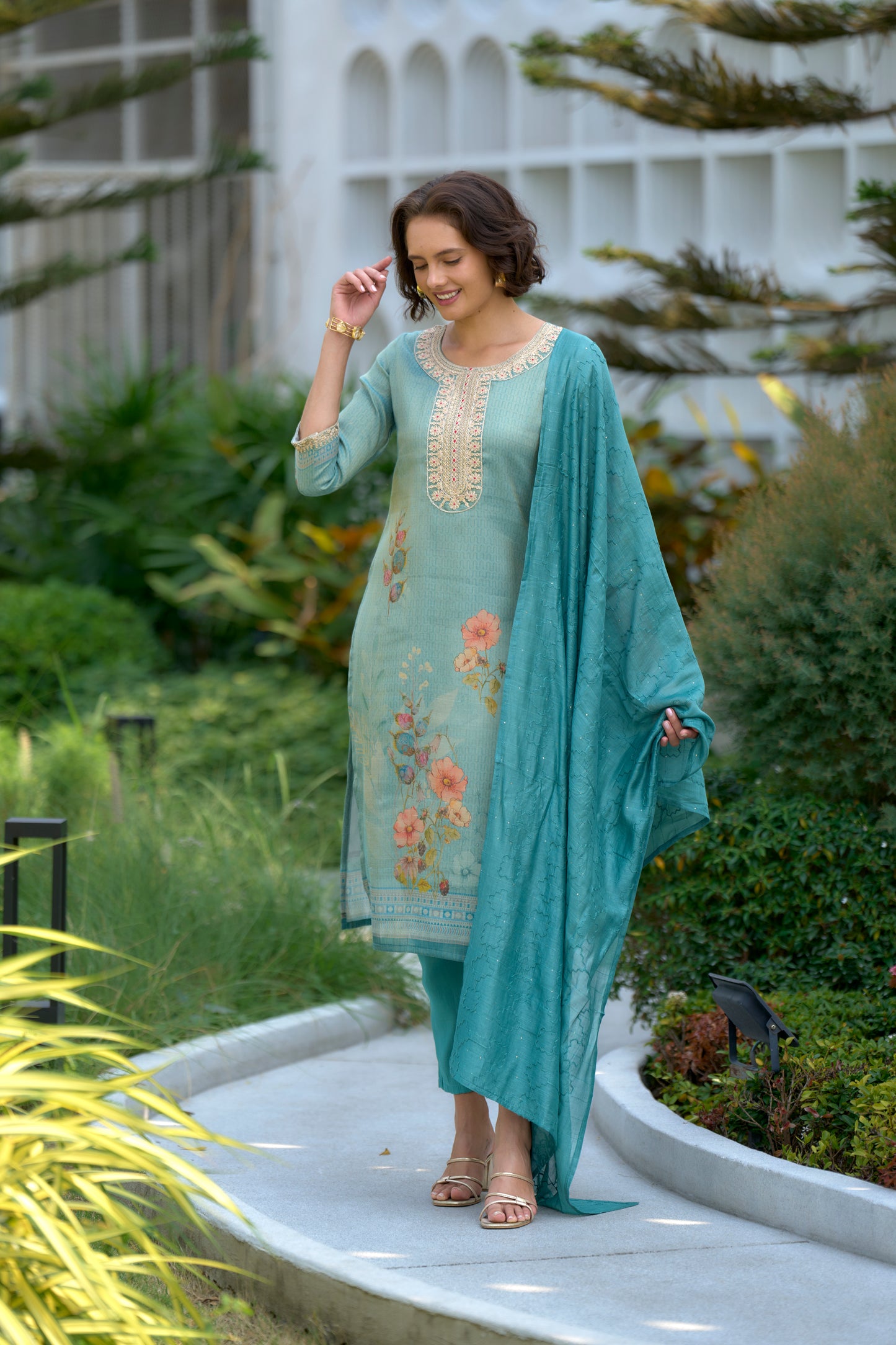 Beautifully designed kurta set that seamlessly combines tradition with modern elegance.
