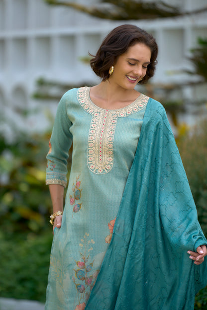 Beautifully designed kurta set that seamlessly combines tradition with modern elegance.