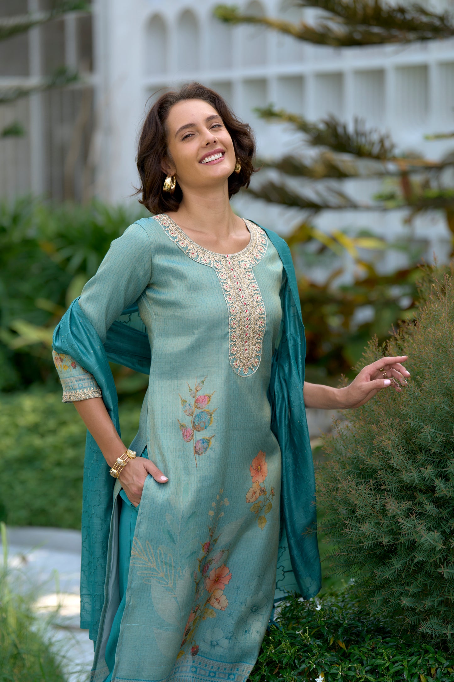 Beautifully designed kurta set that seamlessly combines tradition with modern elegance.