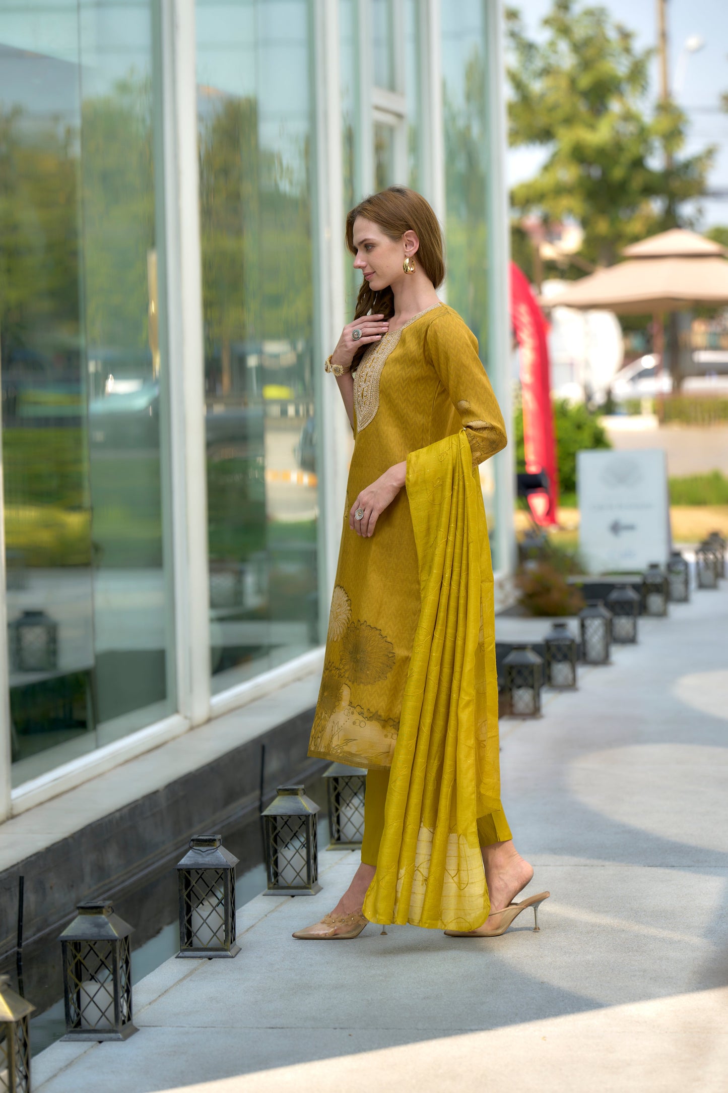 beautifully designed kurta set that seamlessly combines tradition with modern elegance.