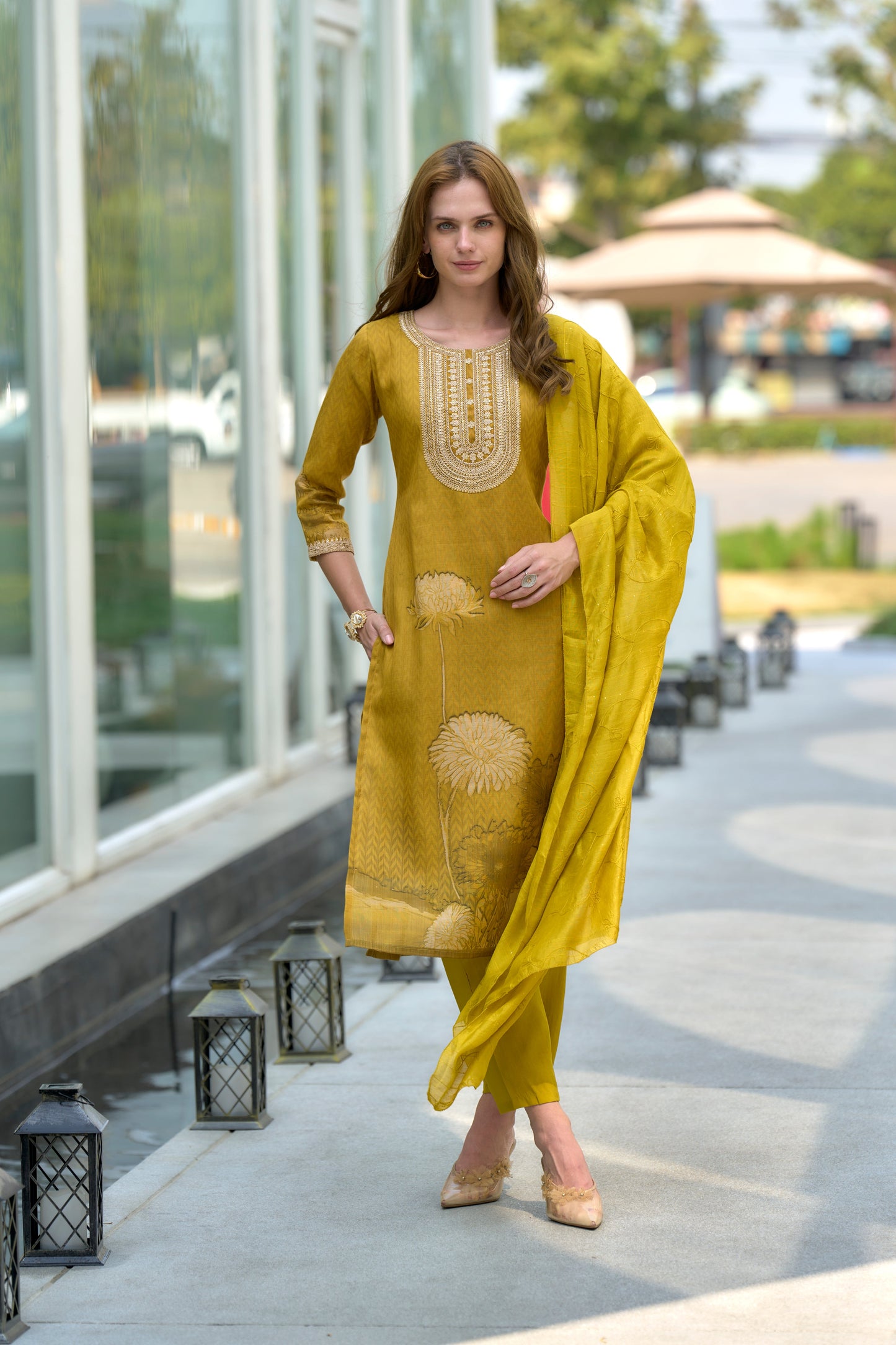 beautifully designed kurta set that seamlessly combines tradition with modern elegance.