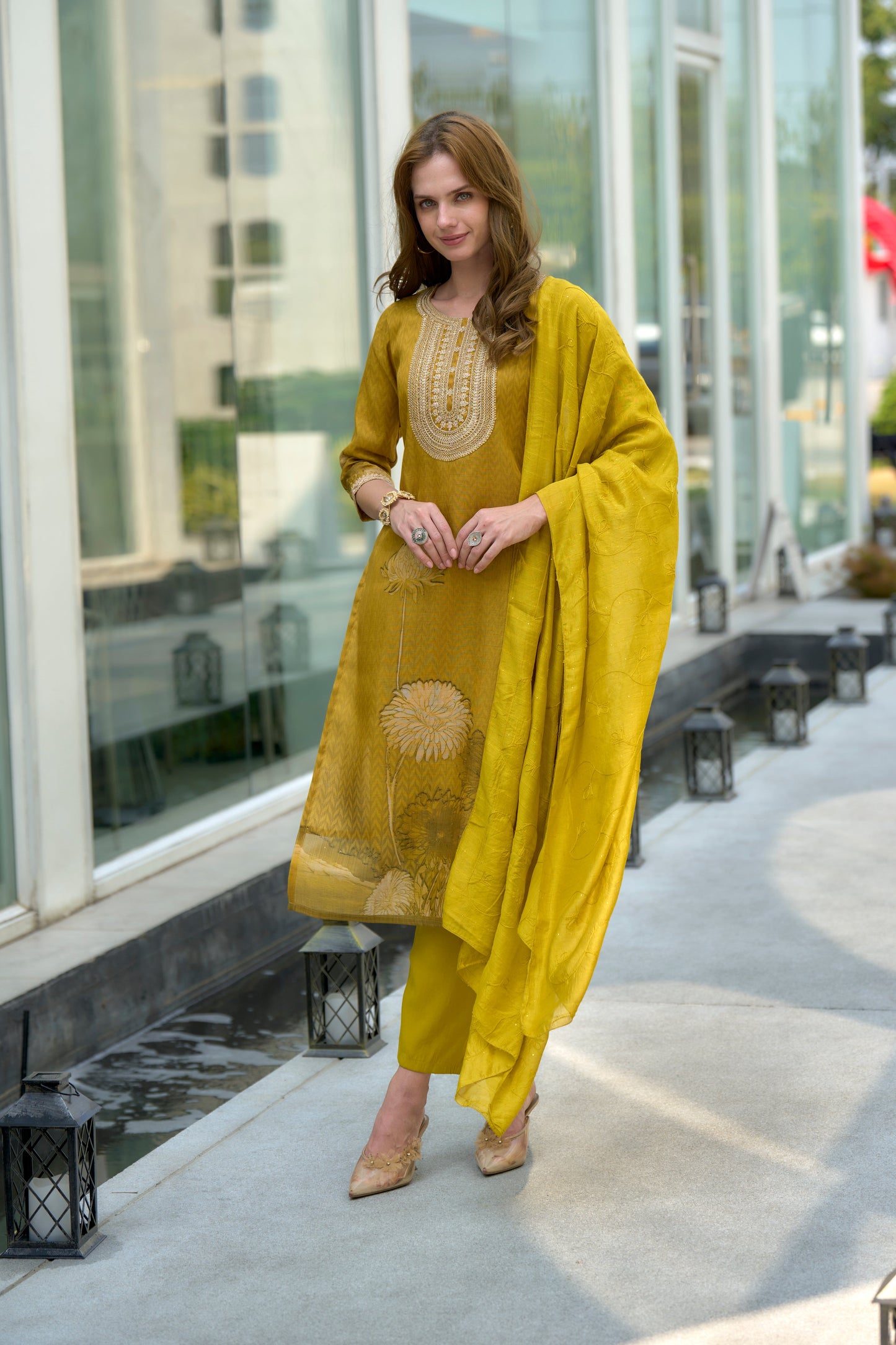 beautifully designed kurta set that seamlessly combines tradition with modern elegance.