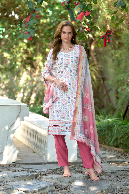 Elevate your ethnic wardrobe with this beautifully designed kurta set