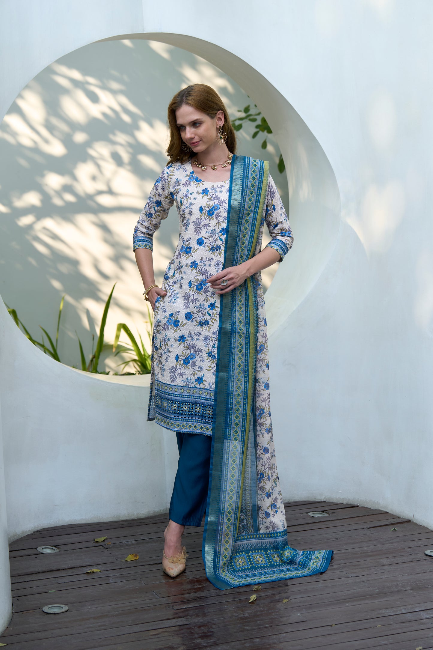 beautifully designed kurta set that seamlessly combines tradition with modern elegance.