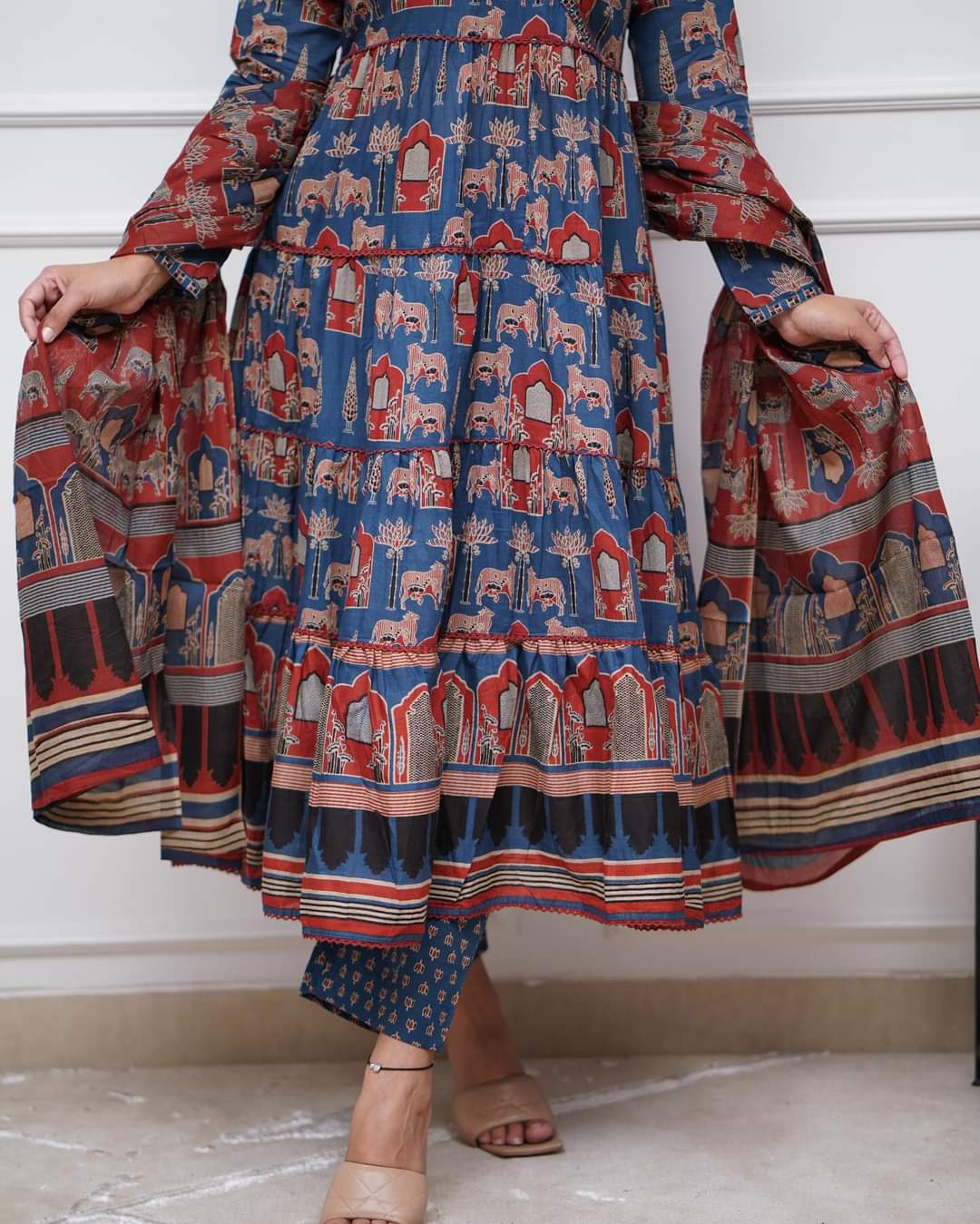 Beautifully designed that seamlessly combines tradition kurta set