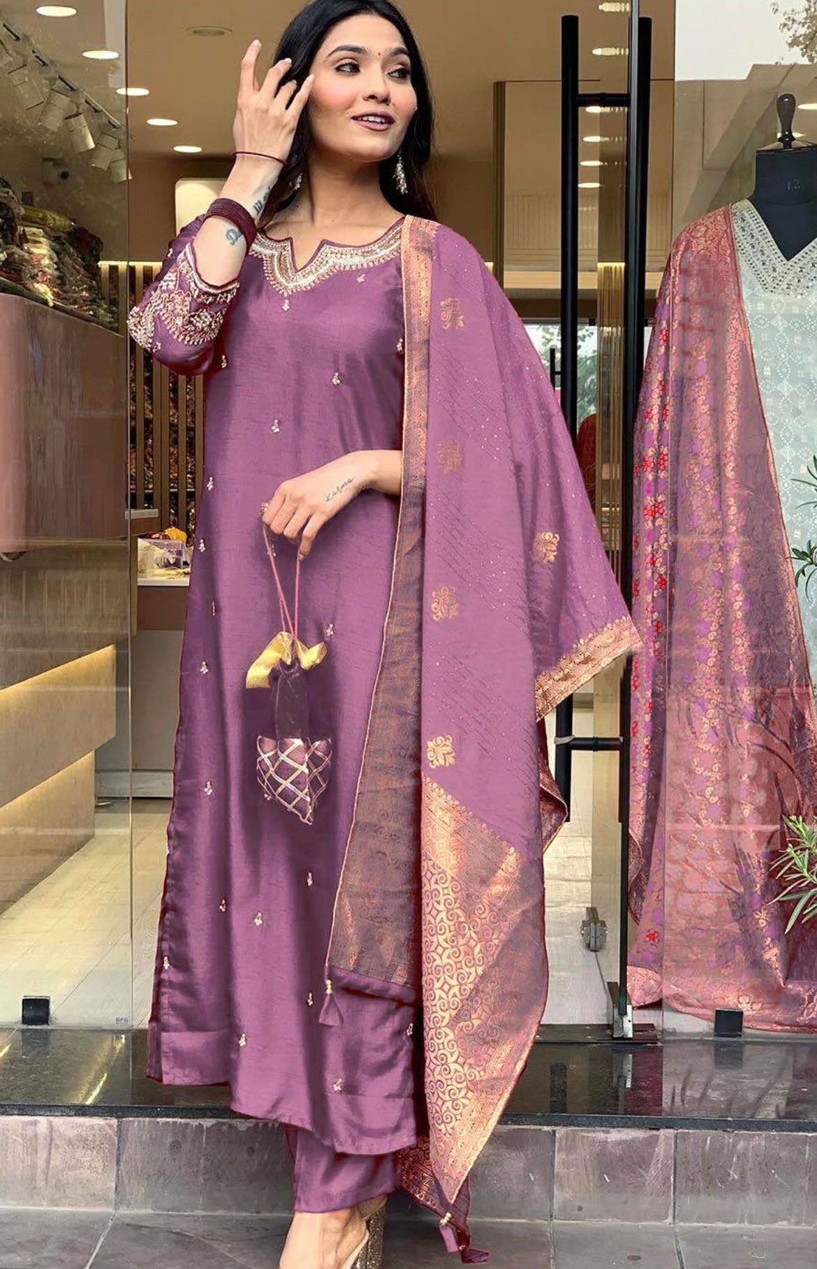 Beautifully designed that seamlessly combines tradition kurta set