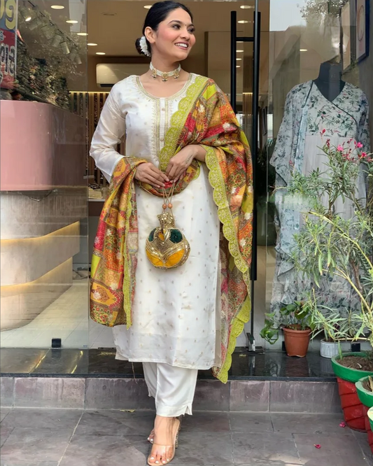 Beautifully designed that seamlessly combines tradition kurta set