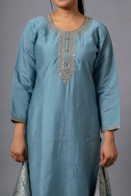 Beautifully designed that seamlessly combines tradition kurta set