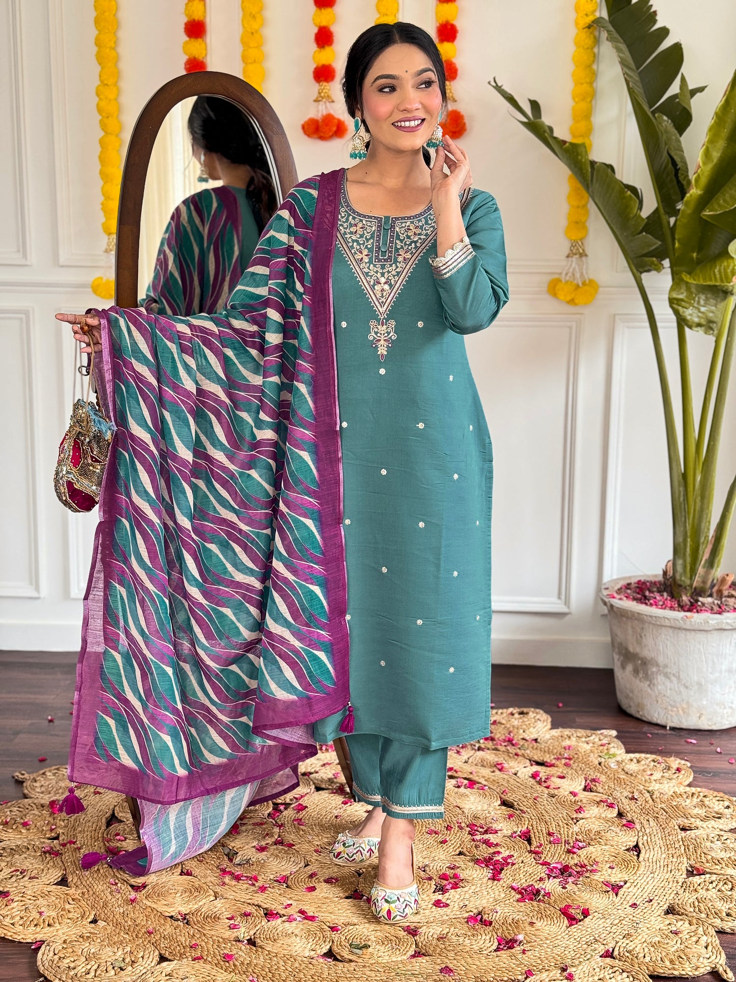 Elegent Beautifully designed that seamlessly combines tradition kurta set