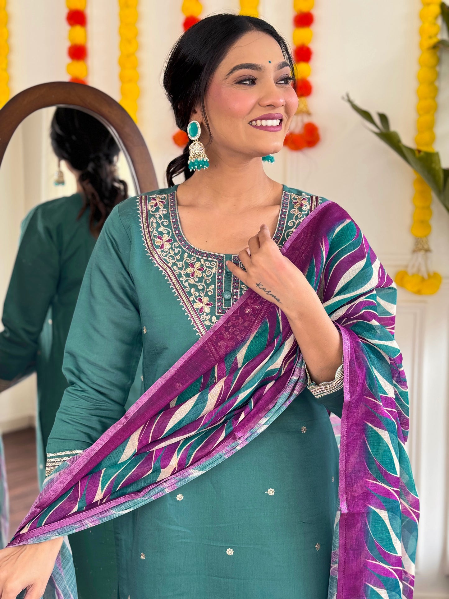 Elegent Beautifully designed that seamlessly combines tradition kurta set