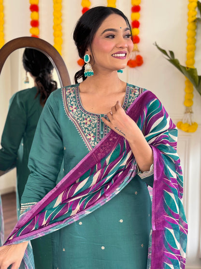 Elegent Beautifully designed that seamlessly combines tradition kurta set