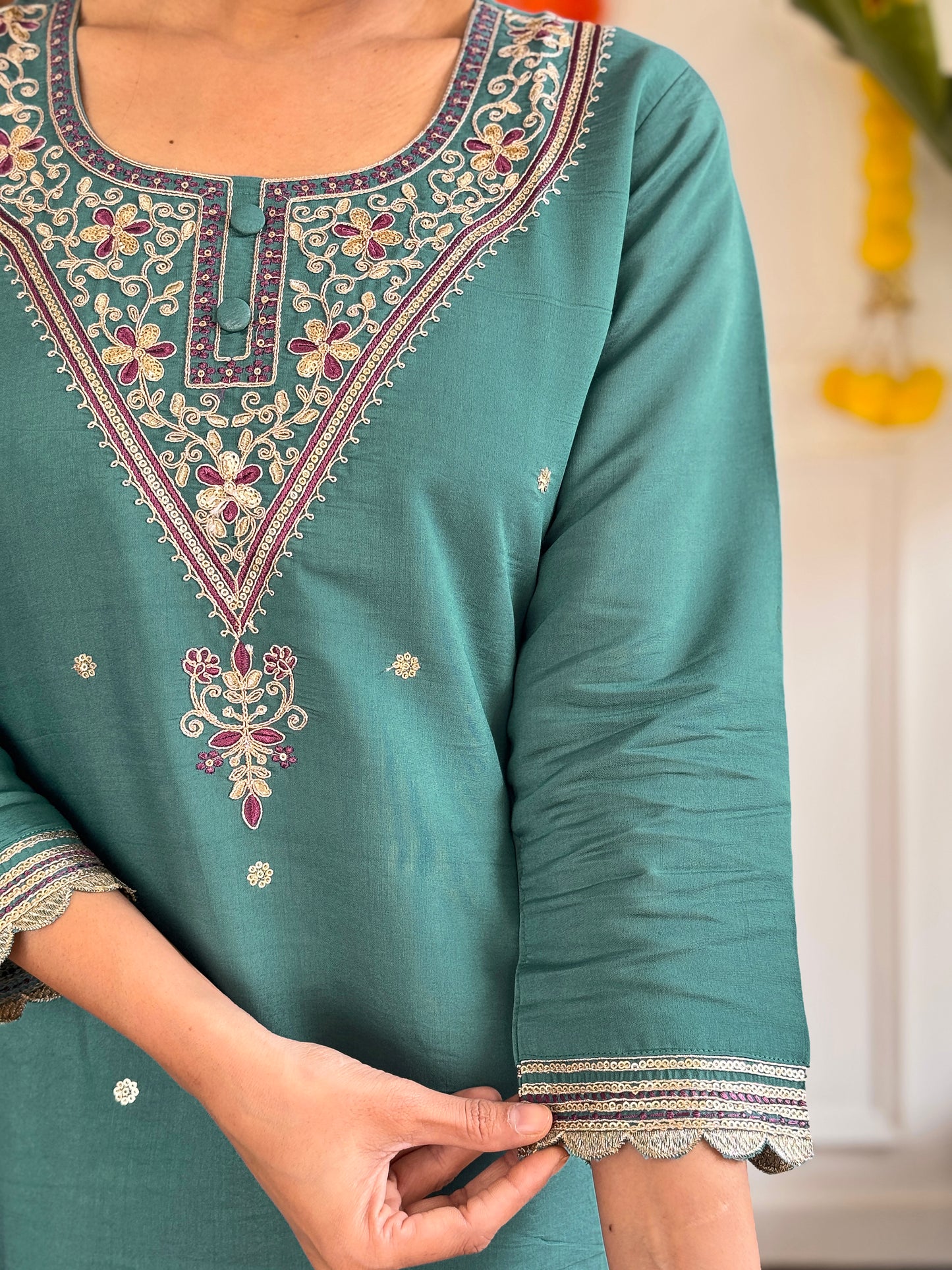 Elegent Beautifully designed that seamlessly combines tradition kurta set