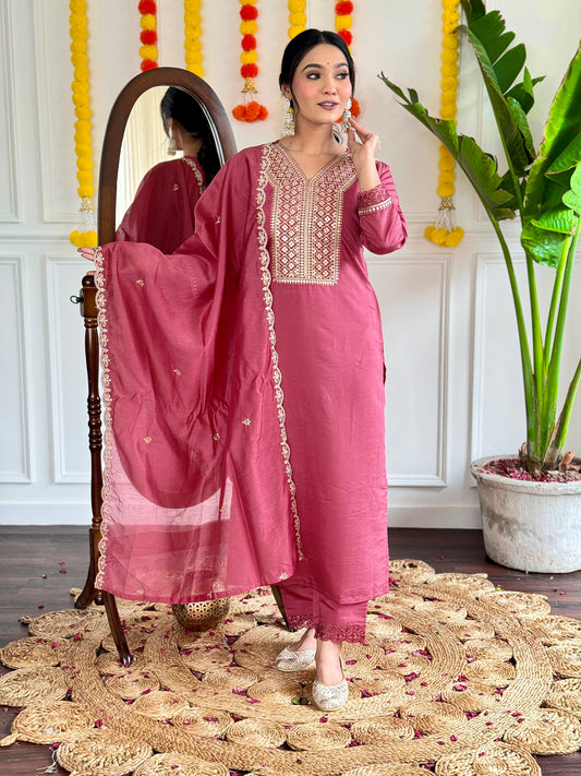 Elegent Beautifully designed that seamlessly combines tradition kurta set