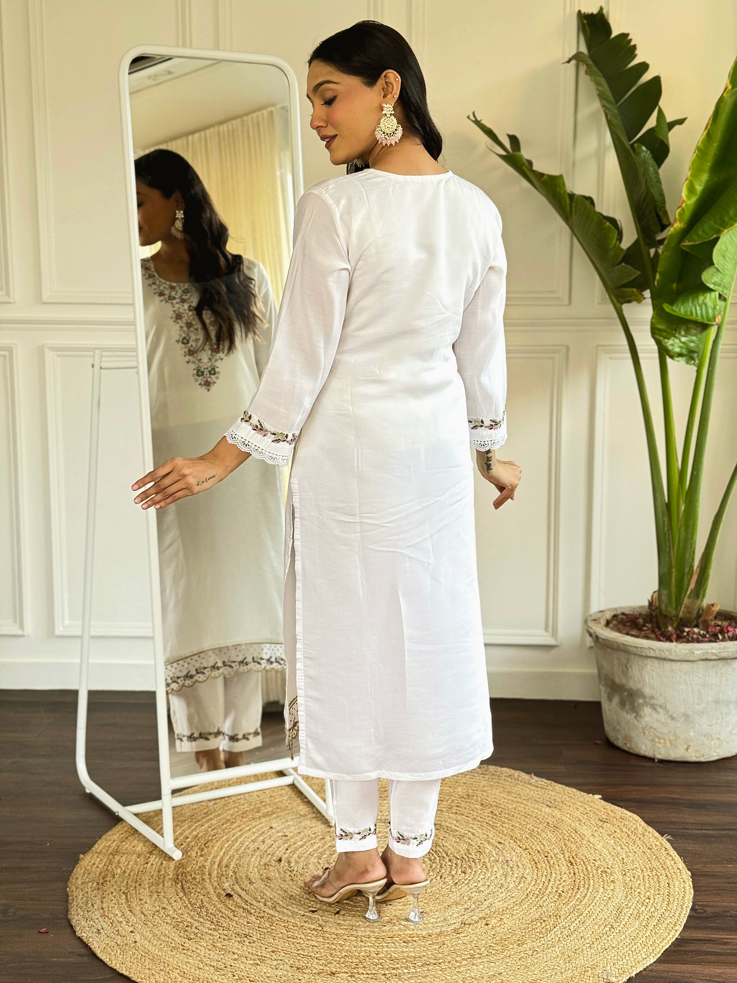 Elegent Beautifully designed that seamlessly combines tradition kurta set