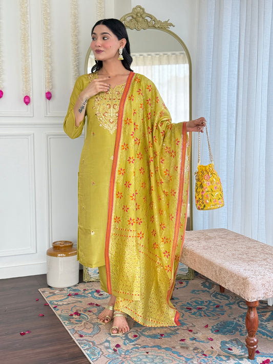 Elegent Beautifully designed that seamlessly combines tradition kurta set