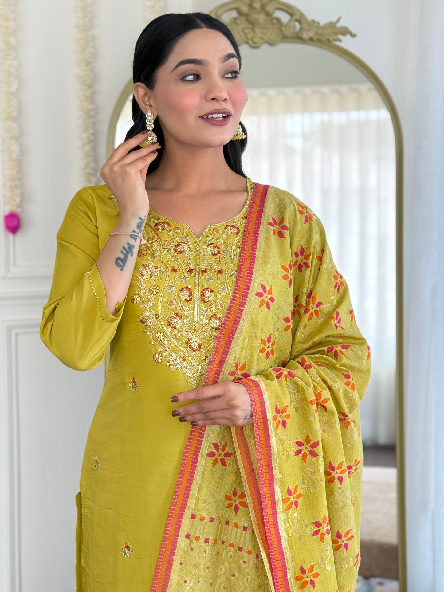Elegent Beautifully designed that seamlessly combines tradition kurta set