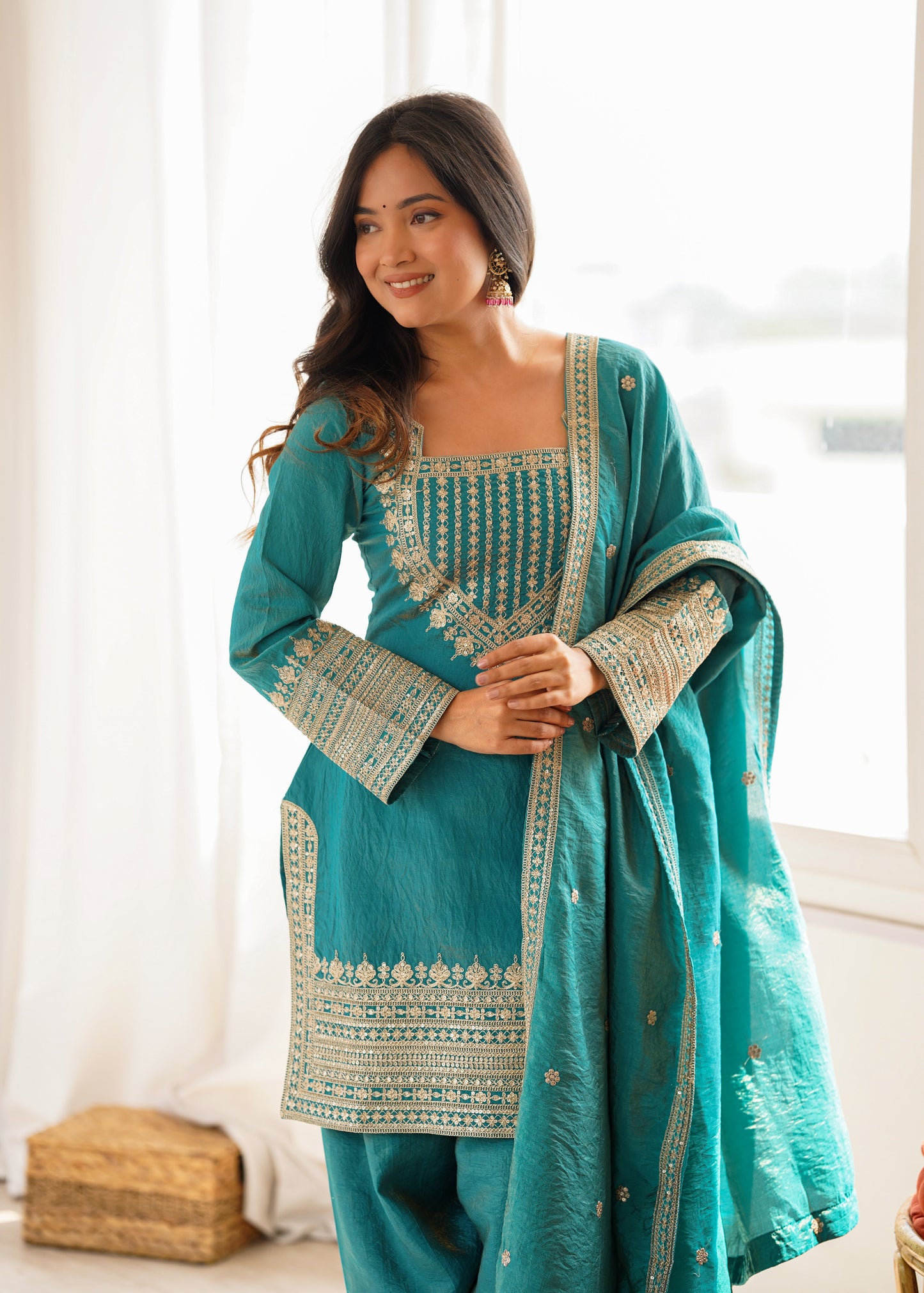 Designer Green Color Vichtra Silk Farshi Arti Chauhan Salwar Suit