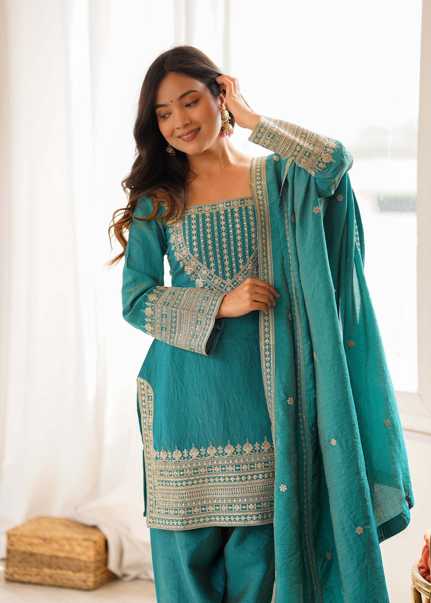 Designer Green Color Vichtra Silk Farshi Arti Chauhan Salwar Suit