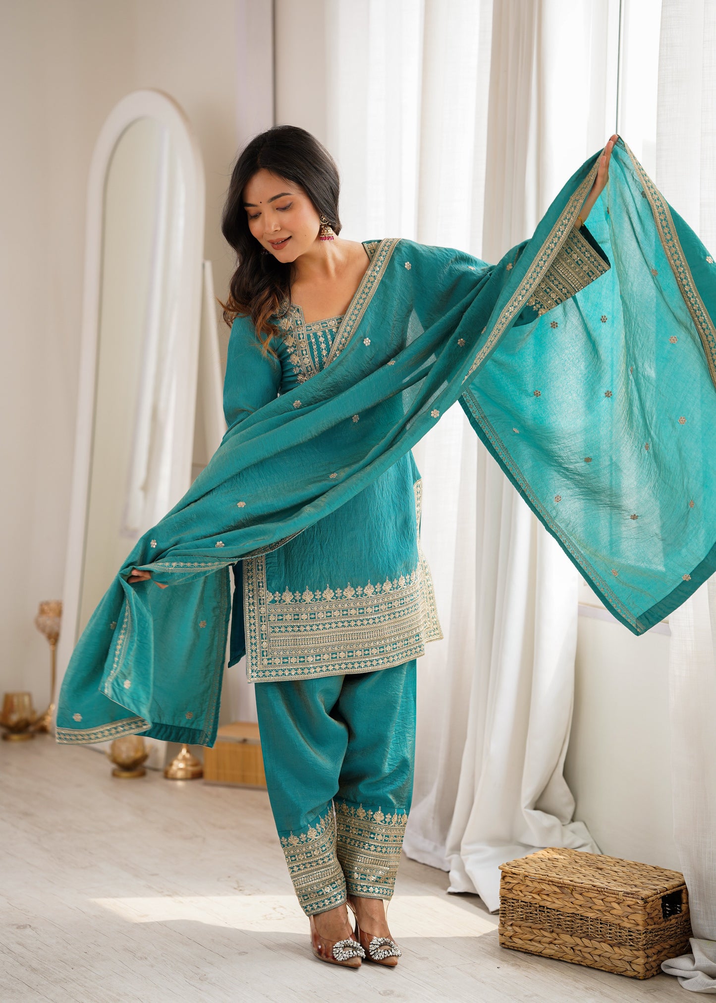 Designer Green Color Vichtra Silk Farshi Arti Chauhan Salwar Suit