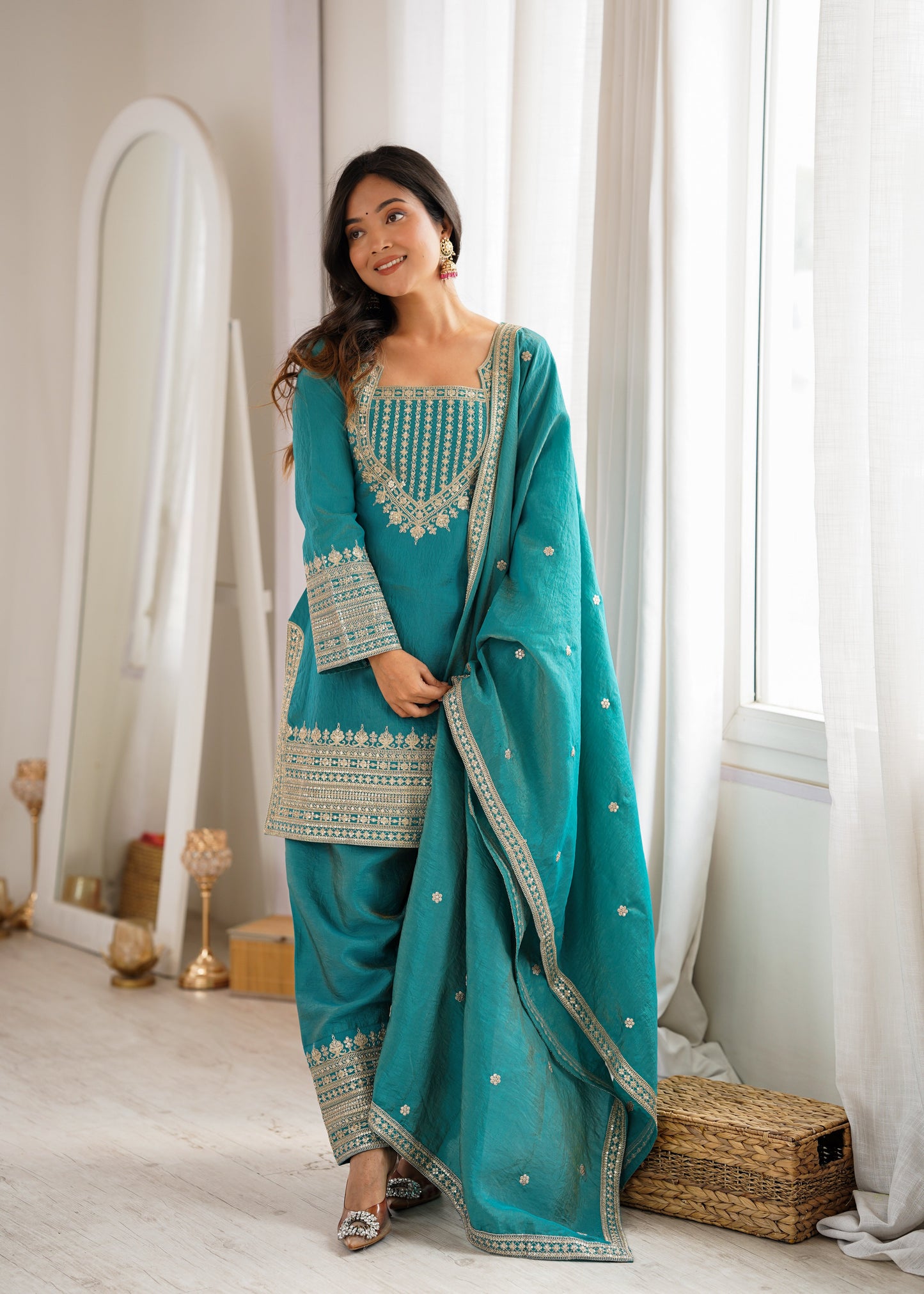 Designer Green Color Vichtra Silk Farshi Arti Chauhan Salwar Suit