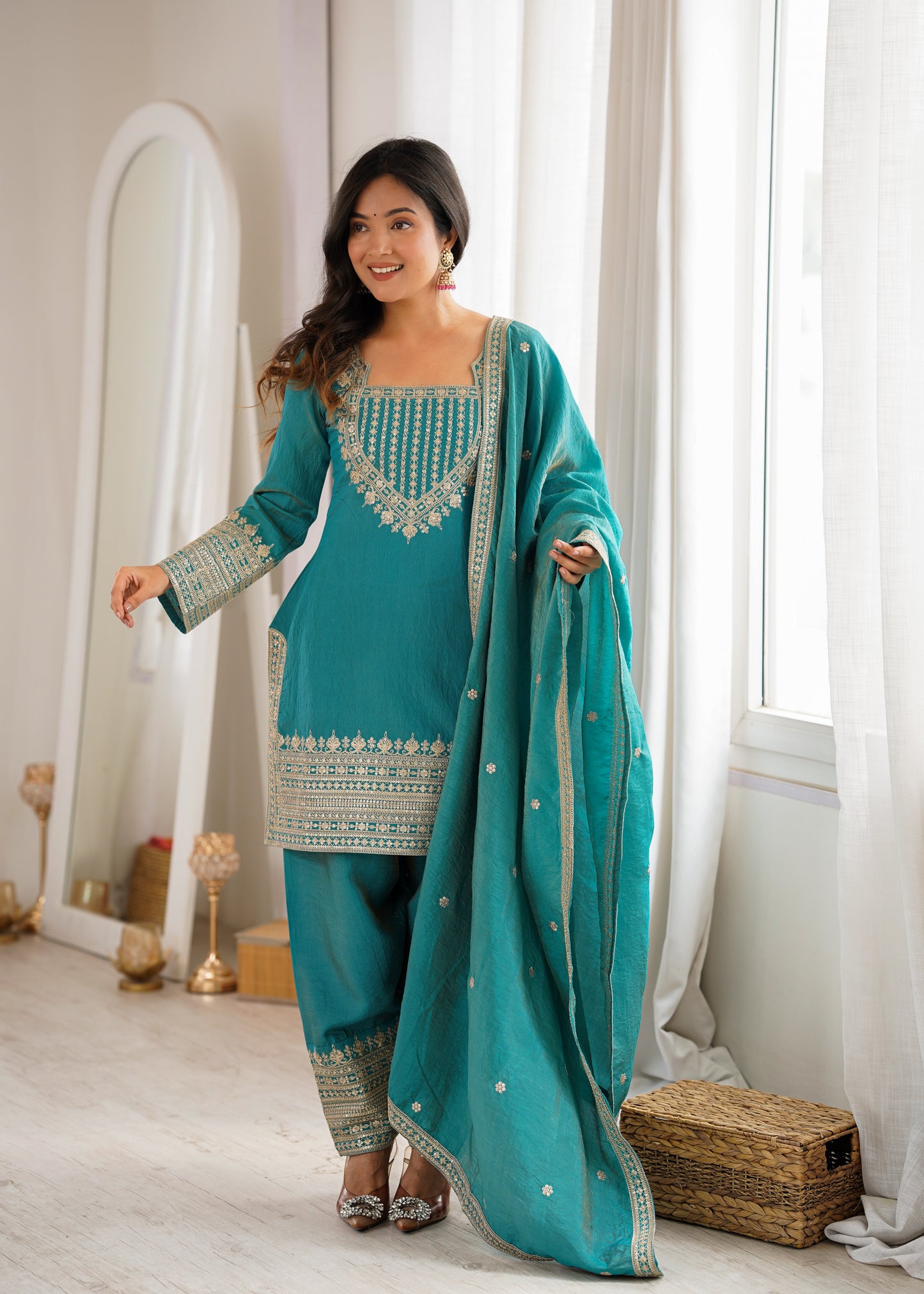 Designer Green Color Vichtra Silk Farshi Arti Chauhan Salwar Suit