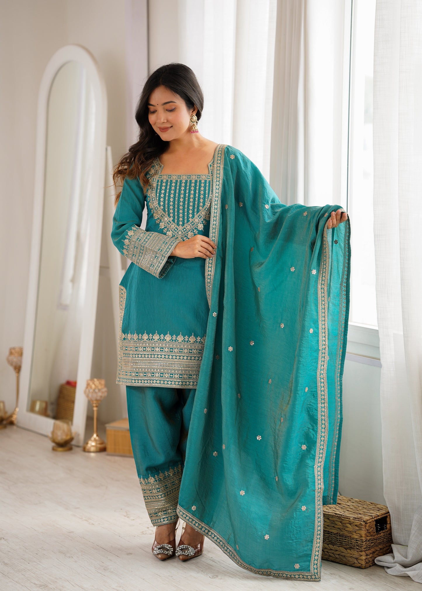 Designer Green Color Vichtra Silk Farshi Arti Chauhan Salwar Suit