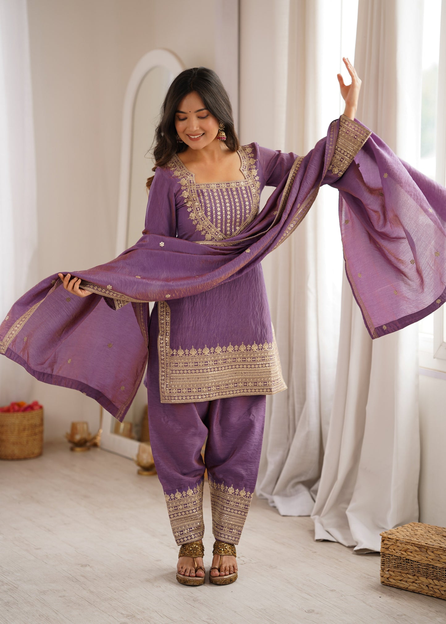 Designer Purple Color Vichtra Silk Farshi Arti Chauhan Salwar Suit