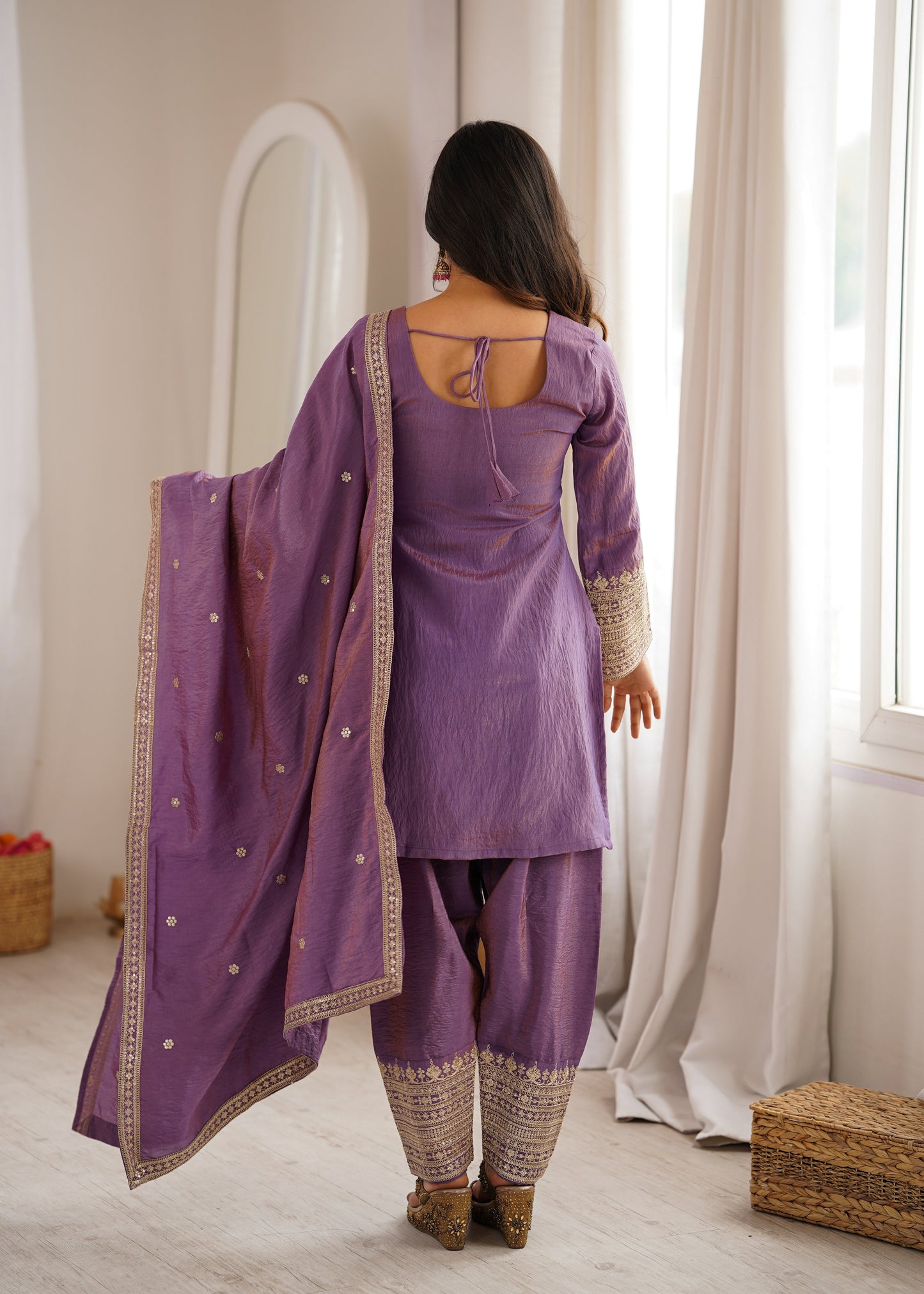 Designer Purple Color Vichtra Silk Farshi Arti Chauhan Salwar Suit