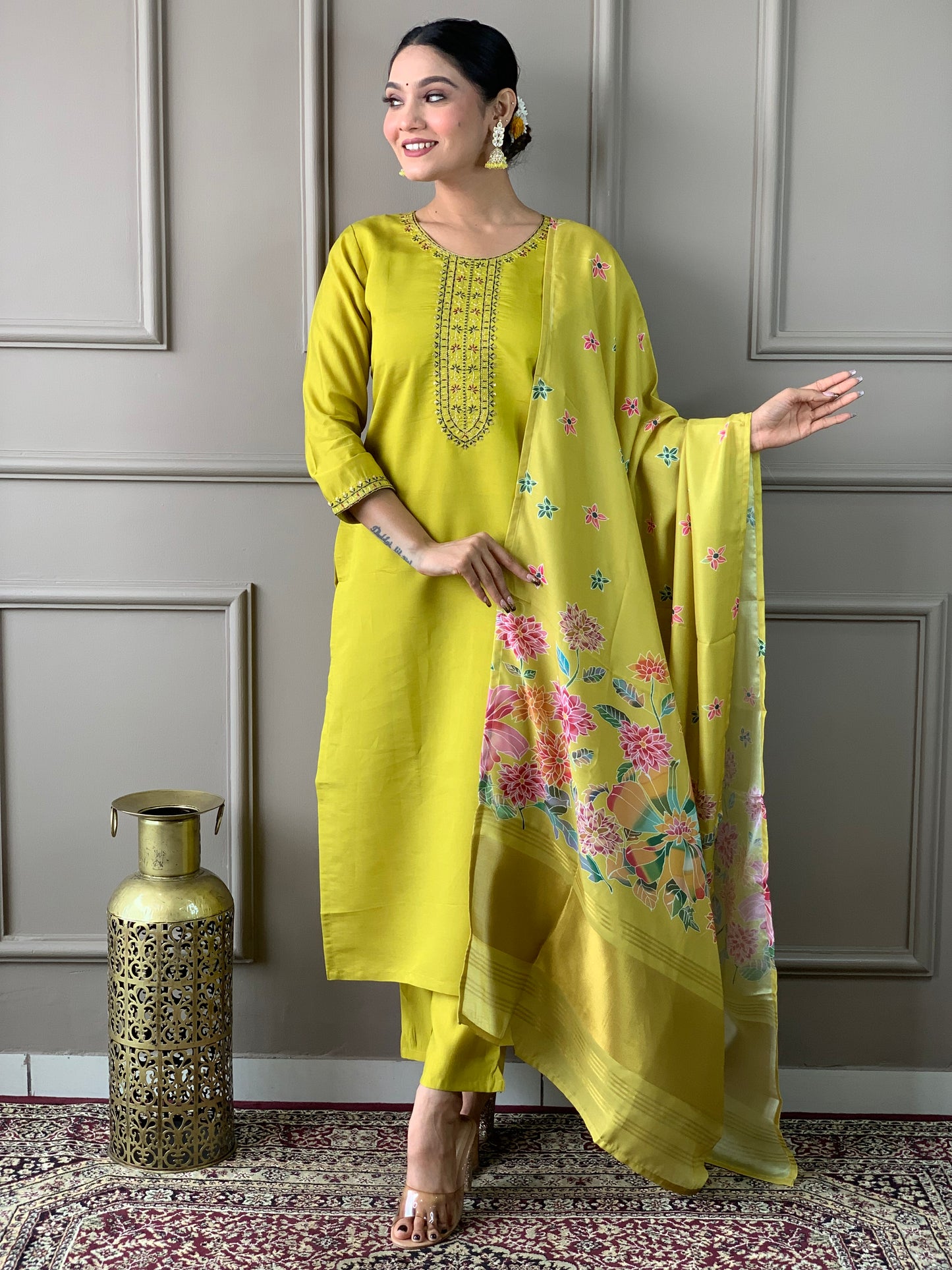 Elegent Beautifully designed that seamlessly combines tradition kurta set