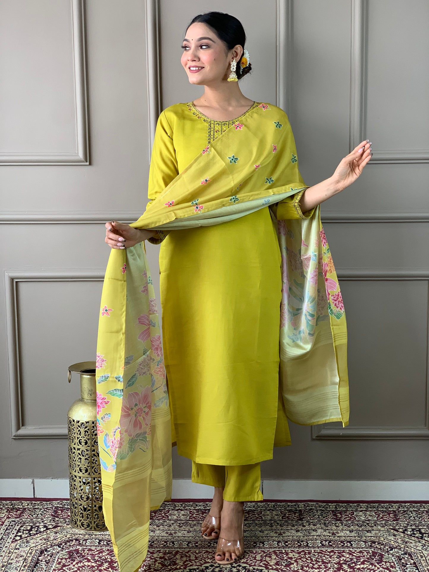 Elegent Beautifully designed that seamlessly combines tradition kurta set
