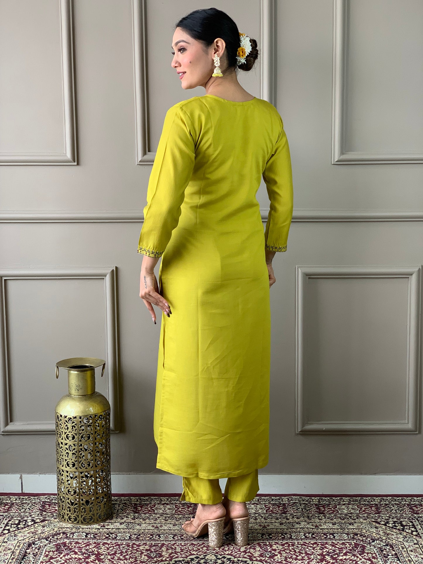 Elegent Beautifully designed that seamlessly combines tradition kurta set