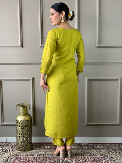 Elegent Beautifully designed that seamlessly combines tradition kurta set