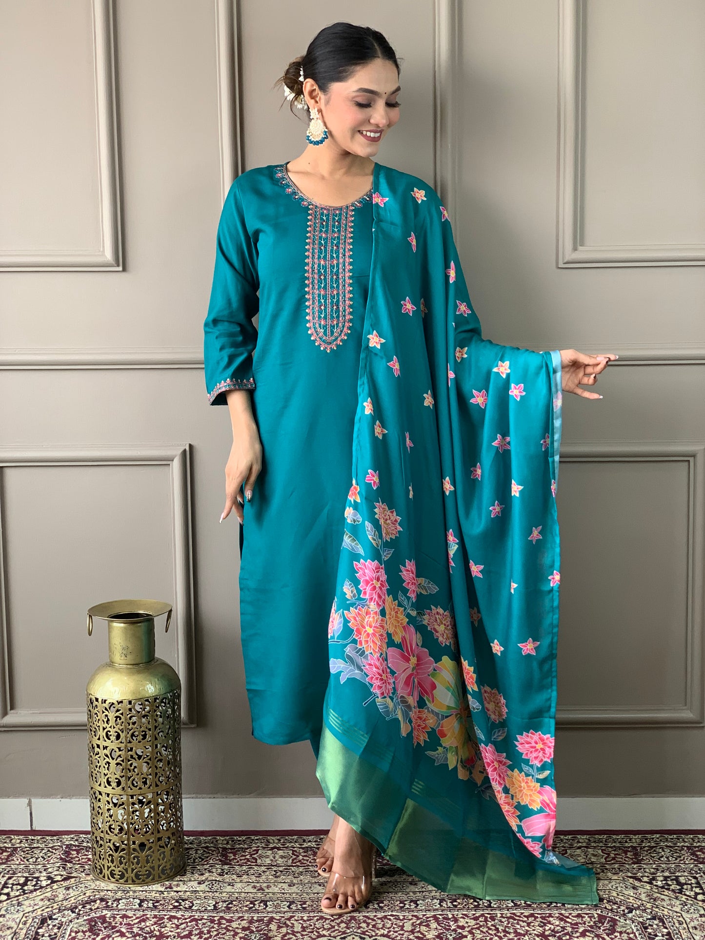 Elegent Beautifully designed that seamlessly combines tradition kurta set