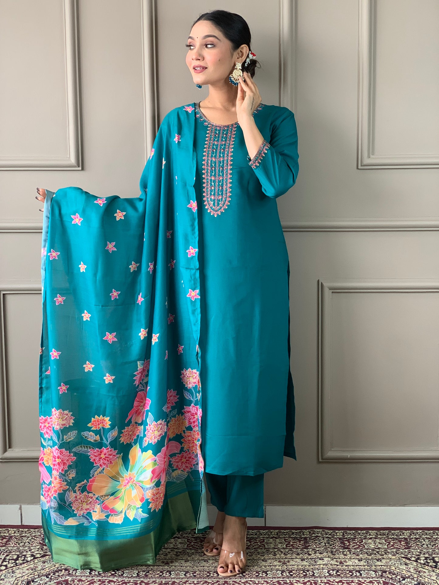 Elegent Beautifully designed that seamlessly combines tradition kurta set