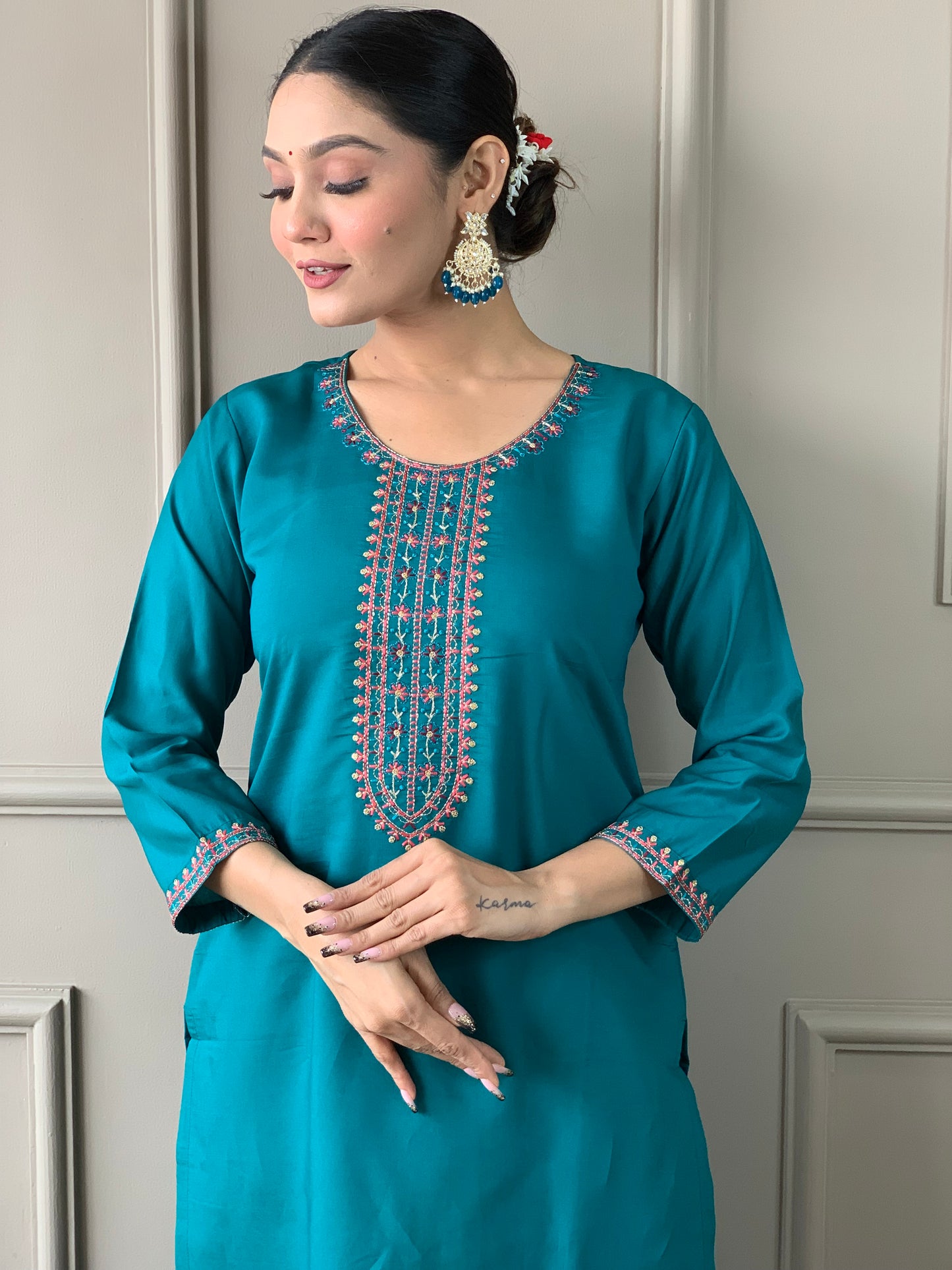 Elegent Beautifully designed that seamlessly combines tradition kurta set