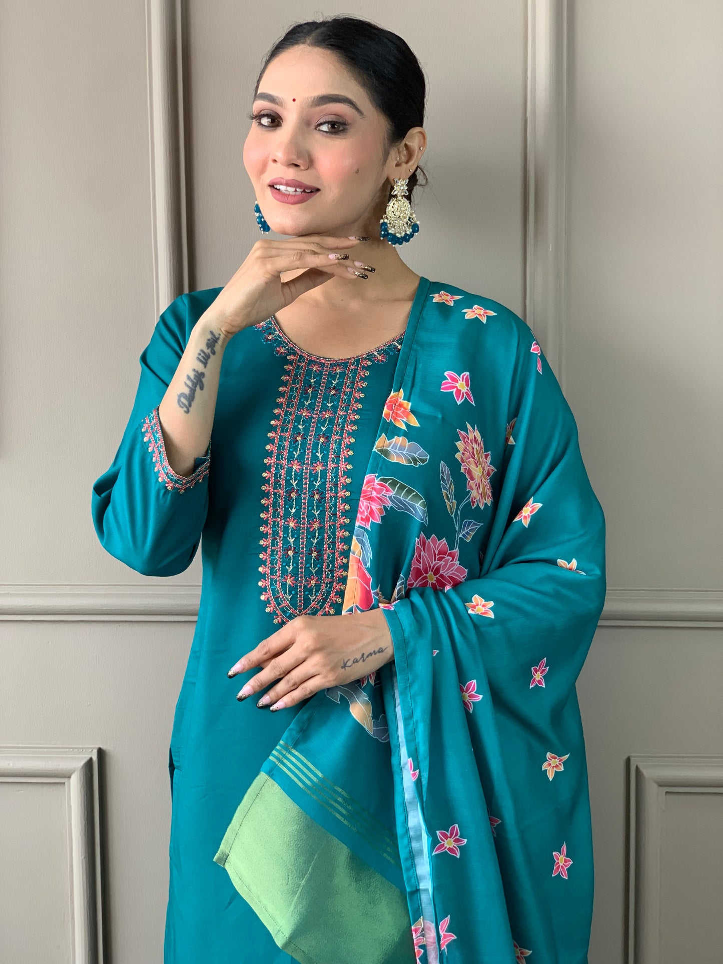 Elegent Beautifully designed that seamlessly combines tradition kurta set