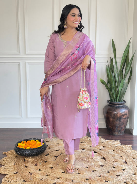 Beautifully designed that seamlessly combines tradition kurta set