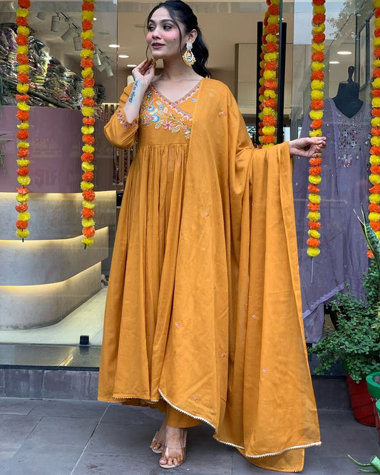 Elegent Beautifully designed that seamlessly combines tradition kurta set