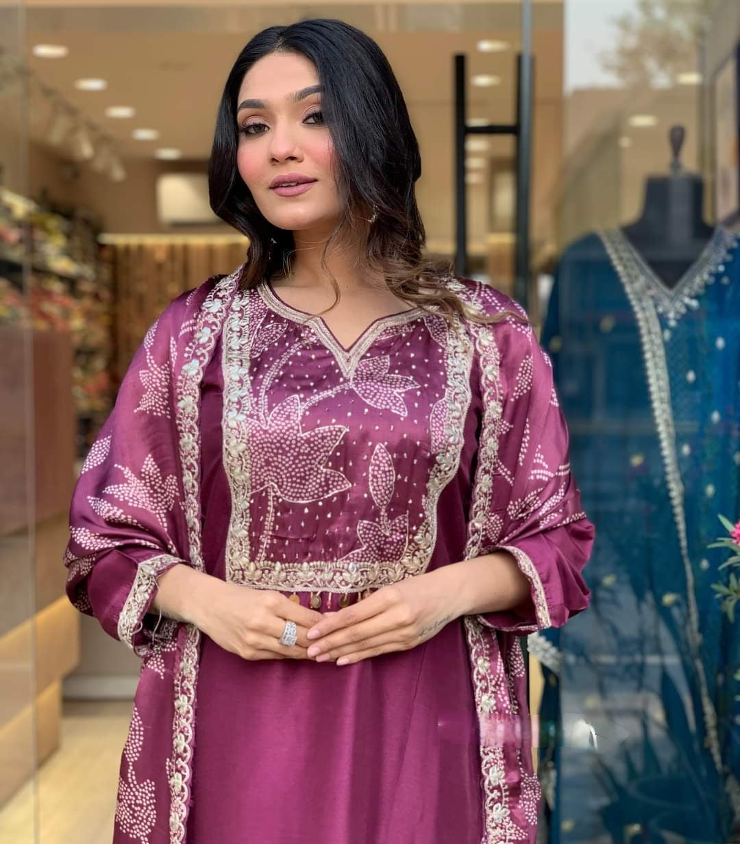 Beautifully designed that seamlessly combines tradition kurta set
