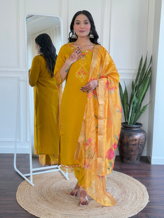 Beautifully designed that seamlessly combines tradition kurta set