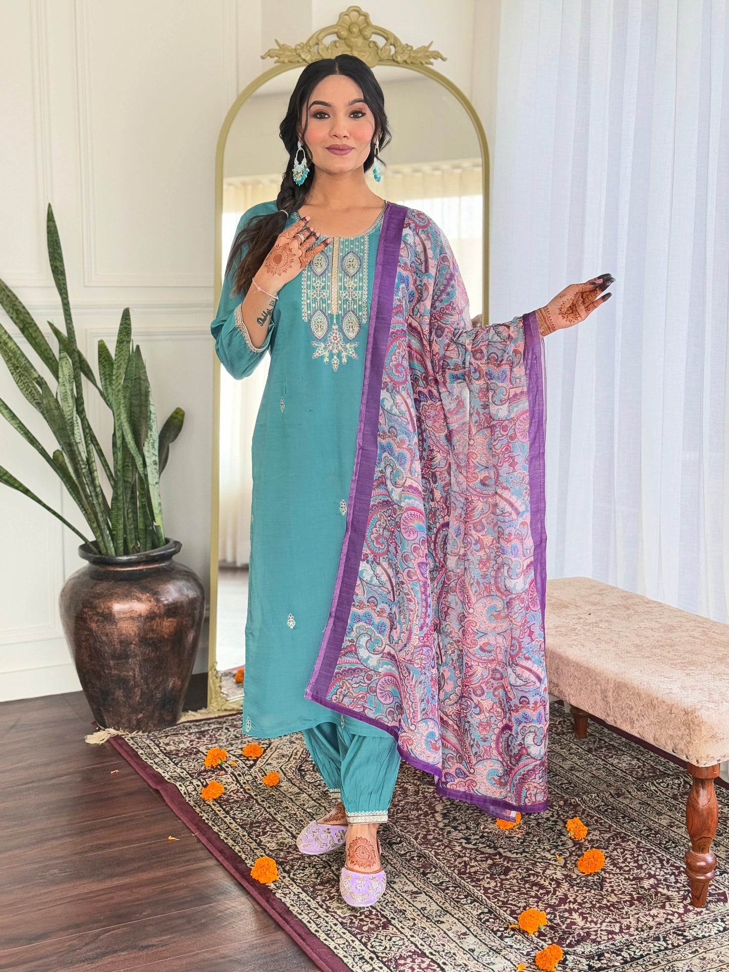 Elegent Beautifully designed that seamlessly combines tradition kurta set