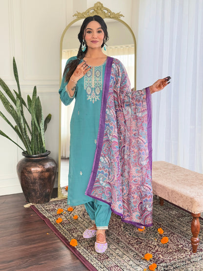 Elegent Beautifully designed that seamlessly combines tradition kurta set