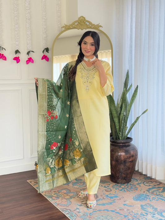 Elegent Beautifully designed that seamlessly combines tradition kurta set