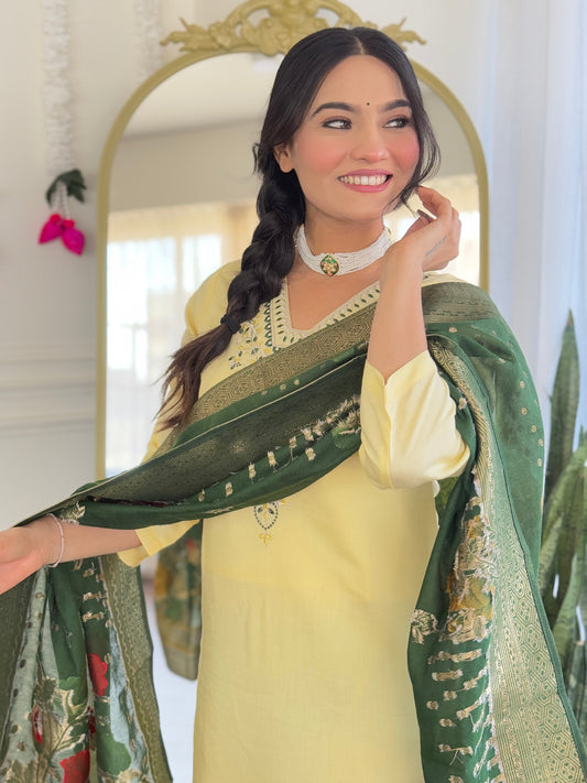 Elegent Beautifully designed that seamlessly combines tradition kurta set