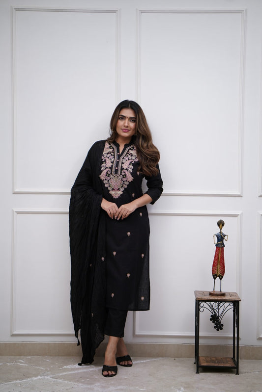 Beautifully designed that seamlessly combines tradition kurta set