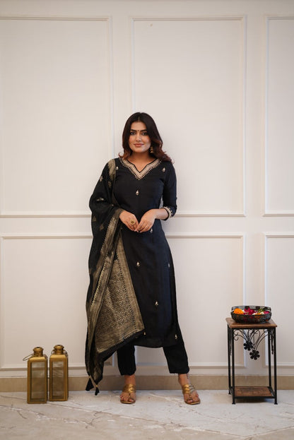 Beautifully designed that seamlessly combines tradition kurta set