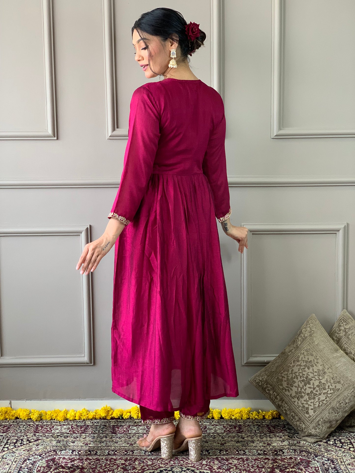 Elegent Beautifully designed that seamlessly combines tradition kurta set
